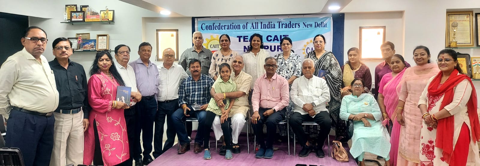 वस्तुओं के स्थानीय उत्पादक स्वदेशी प्रदर्शनी का लाभ लें वस्तुओं के स्थानीय उत्पादक स्वदेशी प्रदर्शनी का लाभ लें