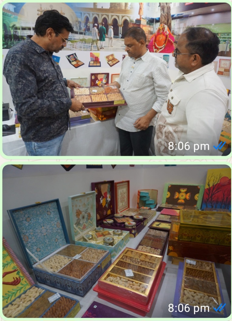 छाए कलात्मक ड्रायफ्रूट्स गिफ्ट बॉक्सेज छाए कलात्मक ड्रायफ्रूट्स गिफ्ट बॉक्सेज
