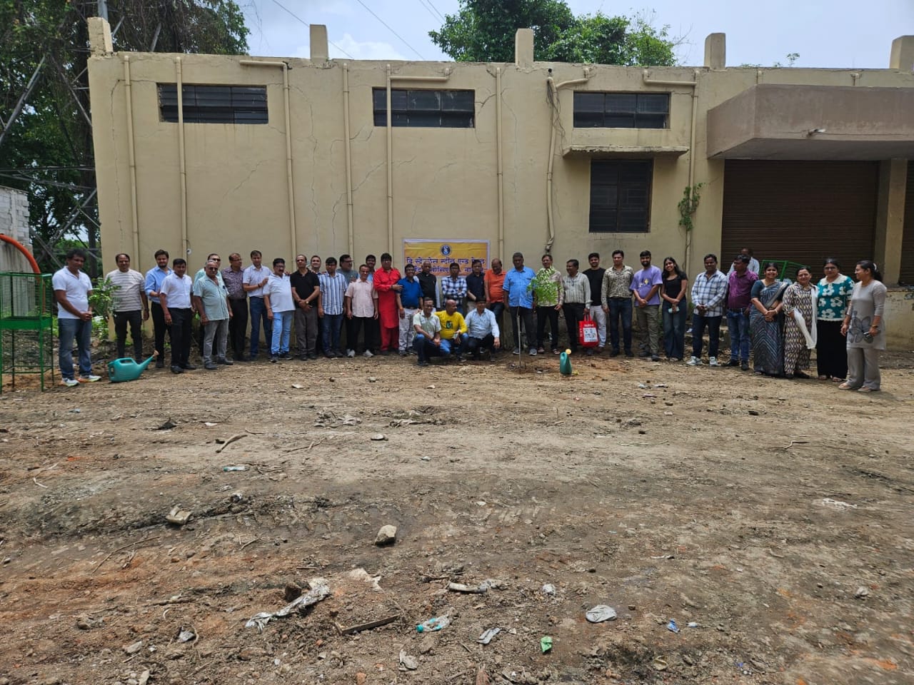स्टेनलेस स्टील एंड मेटल मर्चेंट ने किया वृक्षारोपण स्टेनलेस स्टील एंड मेटल मर्चेंट ने किया वृक्षारोपण